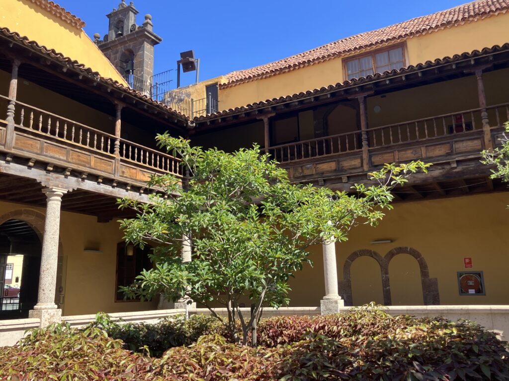 Wooden balcony in La Laguna, where to stay in La Laguna